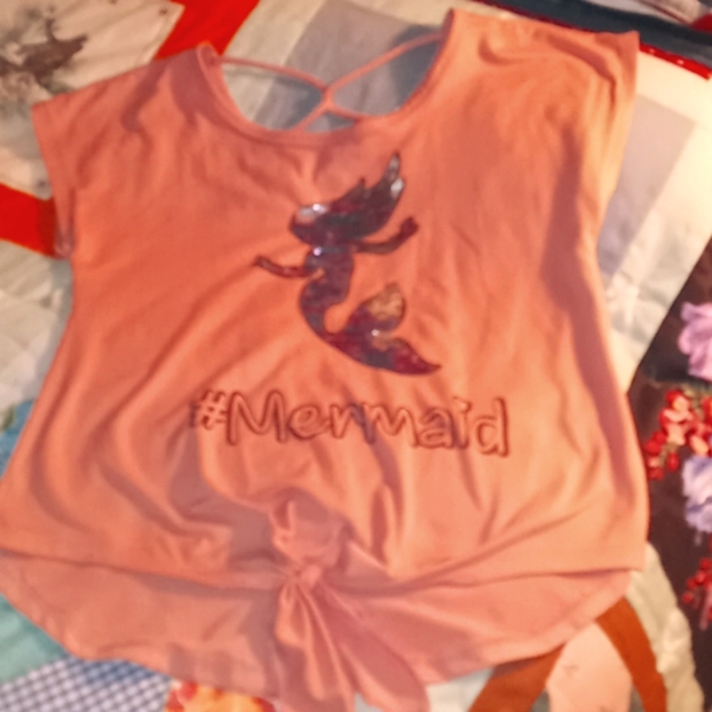 Bundle of EIGHT, Assorted, Girl's Size 7/8 (M) Cute Tops🦋